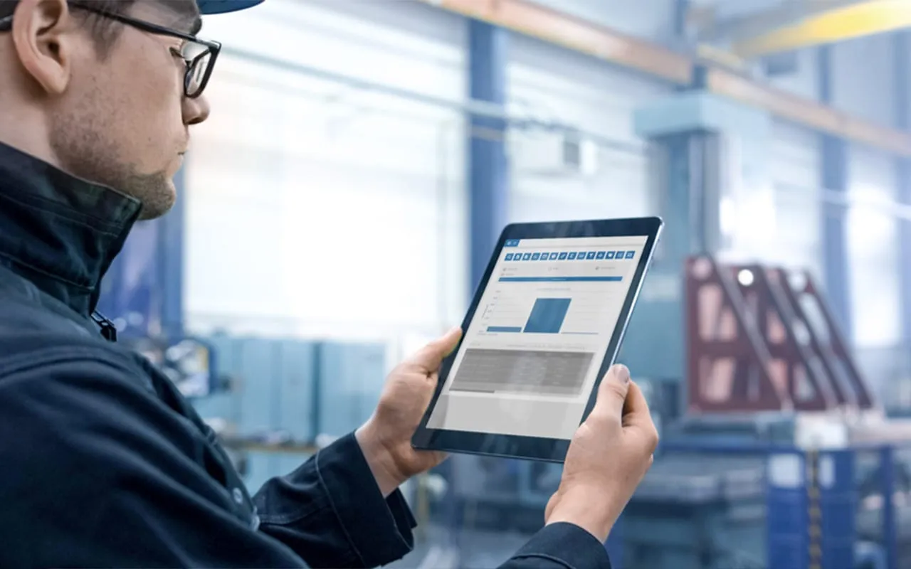 Production control for small and medium-sized enterprises Smart manufacturing management – MES: secure and in the cloud.