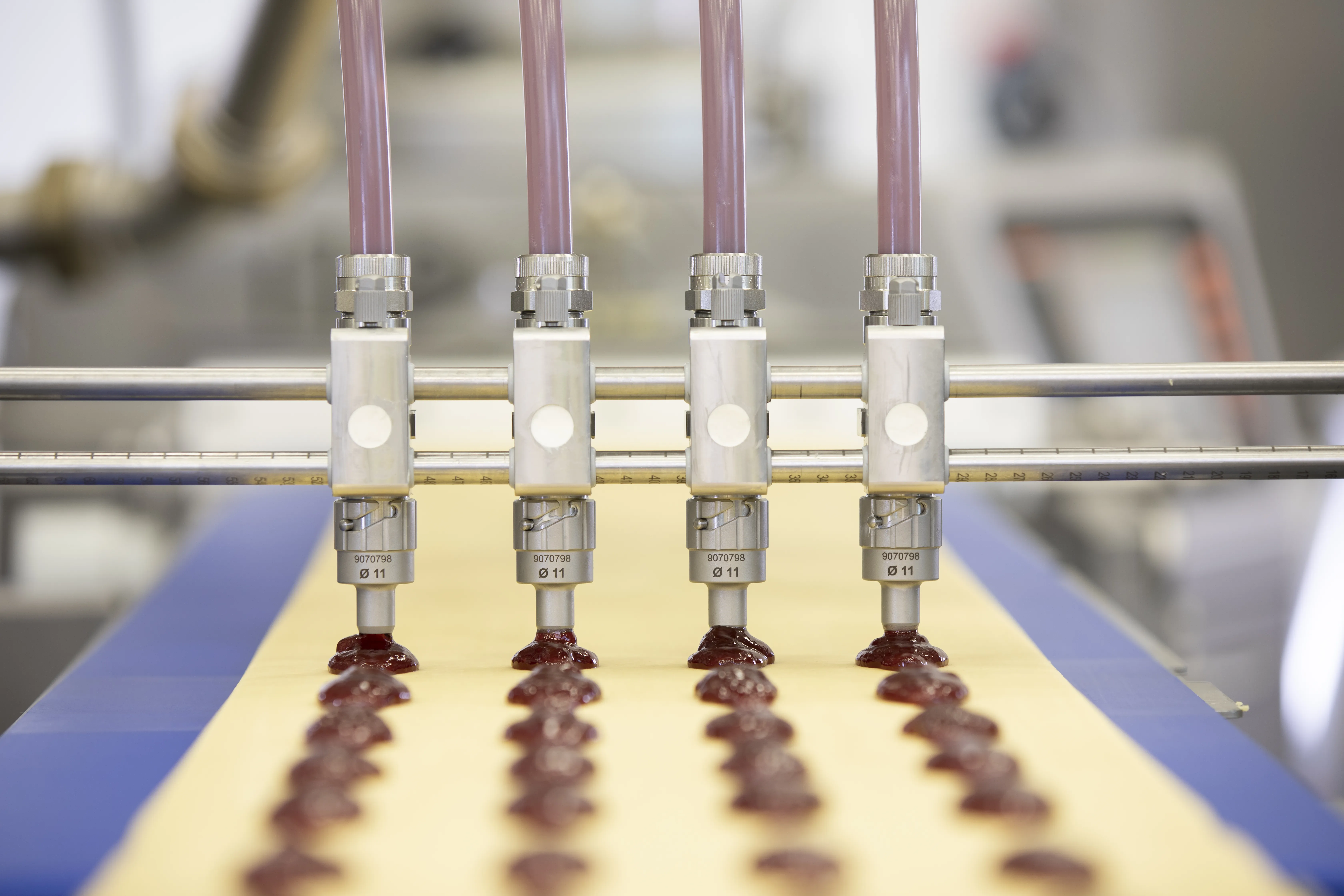 High-performance dosing system with no valves for precise and safe dosing of liquid, paste-like to highly viscous filling materials on up to 24 lanes.
