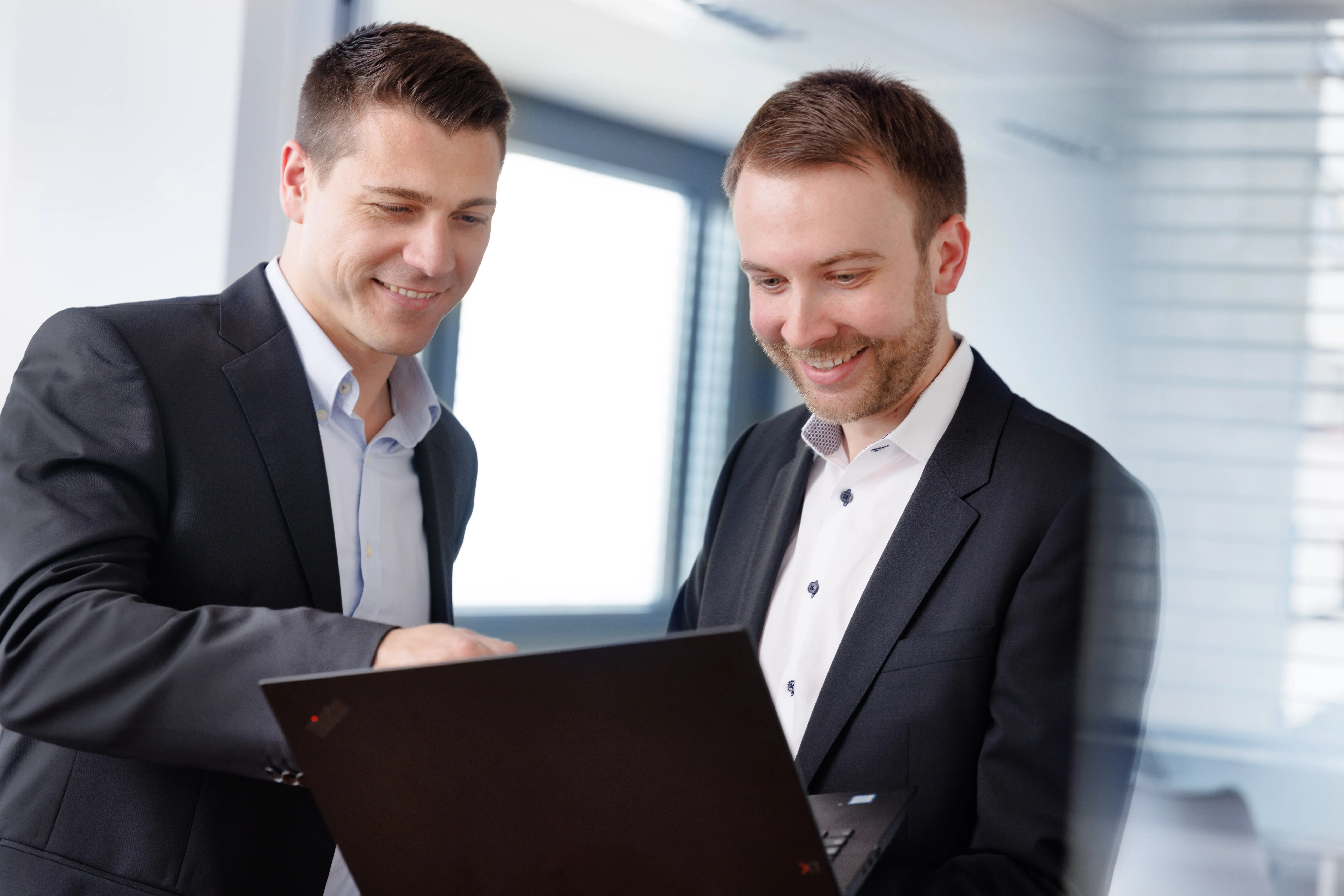 Local authorities and special-purpose associations can place credit tenders on komuno with lenders of their choice, among other things.